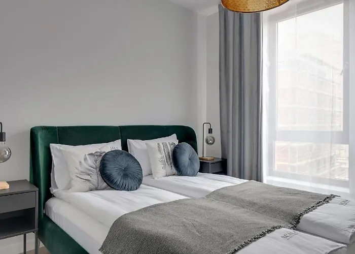 Premium Mustang With Parking By Lion *